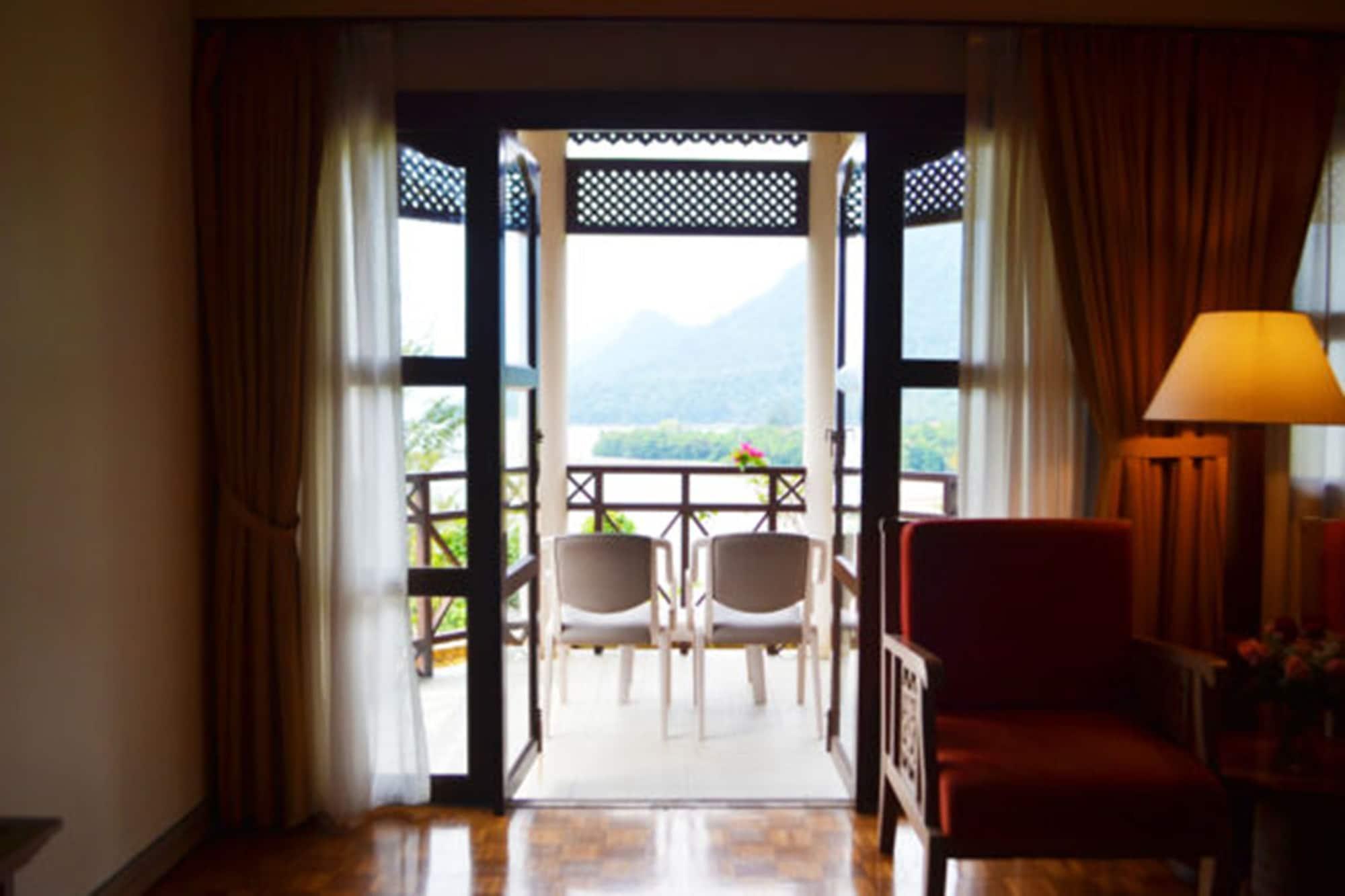 Damai Beach Resort Кучінг Екстер'єр фото